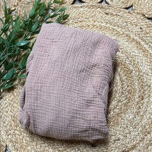 Mushie 100% cotton Baby Standard crib gauze Taupe. OS